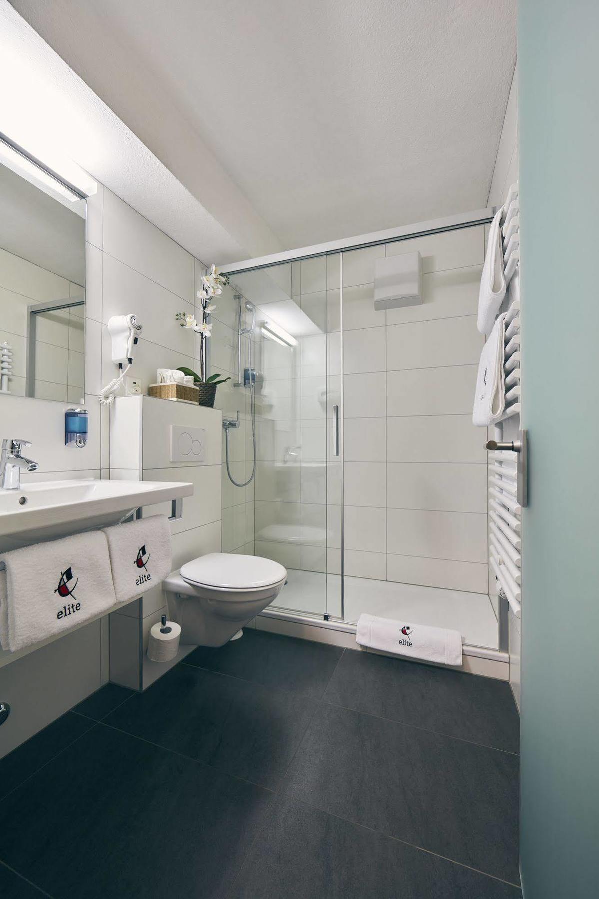 Elite Hotell Visp Eksteriør bilde